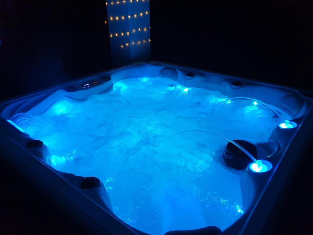 Lions Lodge: Great Location With Hot Tub Ringwood Eksteriør bilde